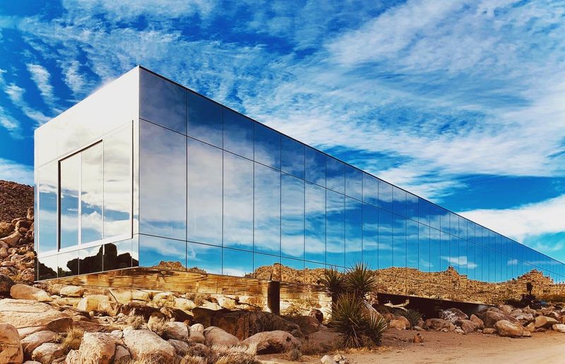 10 Modern Treehouse-Style Homes Made For Relaxing Above It All - Decor Hint Desert Floating Box Above Joshua Tree