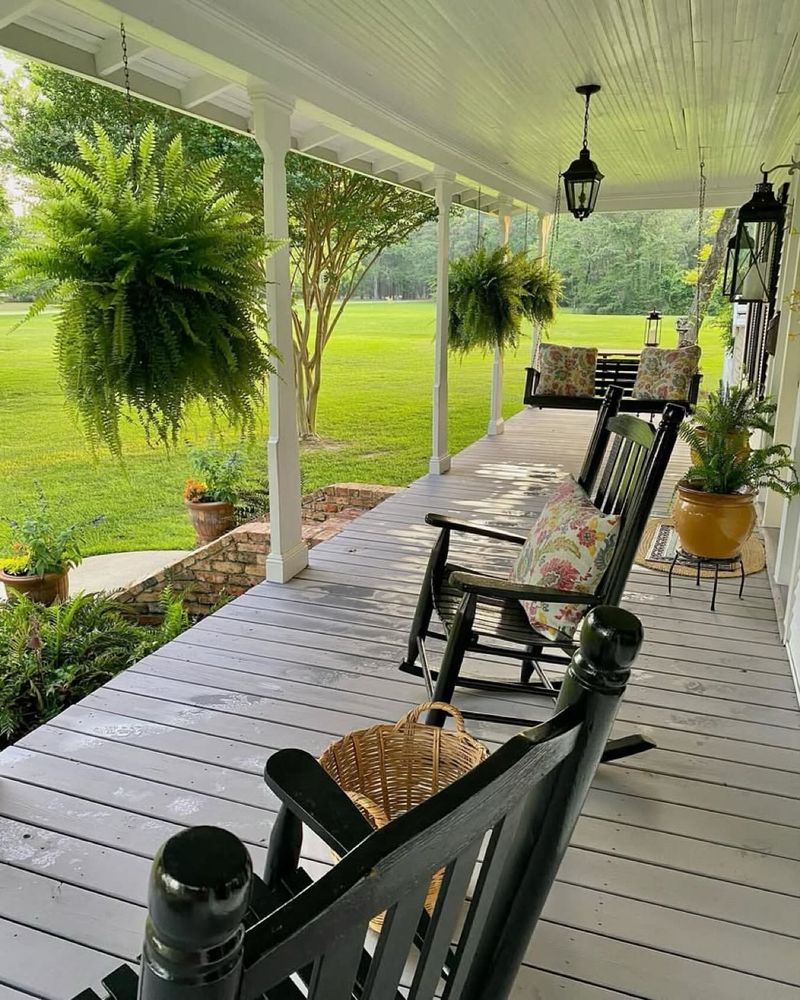 14 Southern Decorating Tips That Have Stood The Test Of Time - Decor Hint Porches with Rocking Chairs
