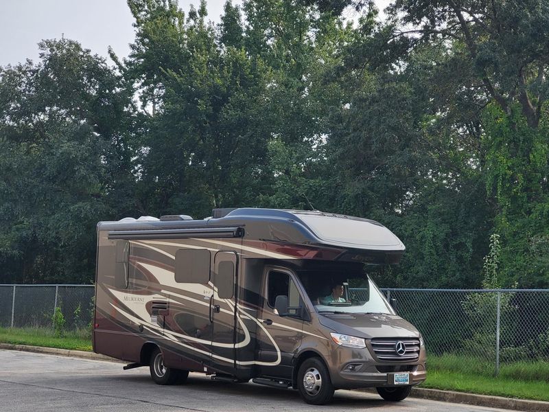 17 Motorhomes Perfect For Retired Couples Living The Dream - Decor Hint Jayco Melbourne Prestige: Family-Friendly for Grandparent Adventures