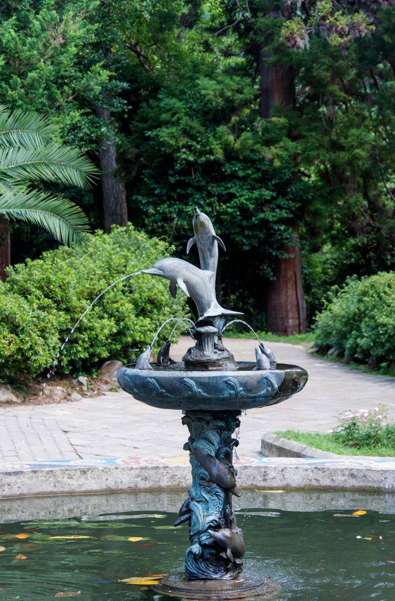 Practical Ways You Can Add English Garden Style To Your Outdoor Space - Decor Hint Include a Water Feature