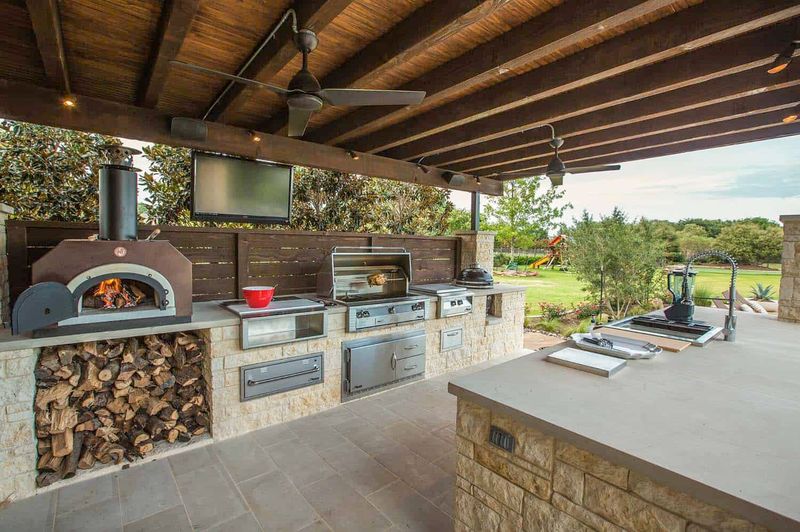 Nebraska's Neighborhoods Are Loving These 10 Outdoor Space Ideas - Decor Hint Four-Season Outdoor Kitchens