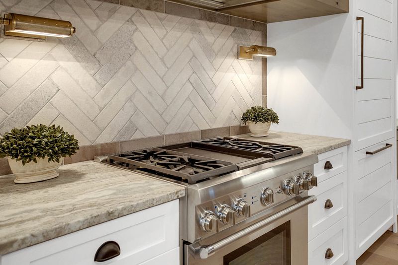 9 Kitchen Mistakes Nebraska Homeowners Make (And 9 Stylish Fixes) - Decor Hint Excessive Or Dated Backsplash Patterns