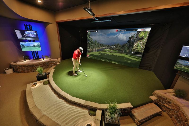 25 Amenities You Can Find In Billionaires' Homes - Decor Hint Virtual Golf Simulators