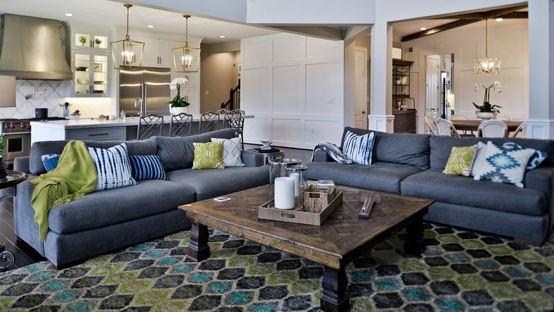10 Common Staging Fails That Can Ruin First Impressions - And 5 That Shouldn't Exist - Decor Hint Mismatched Furniture Scale