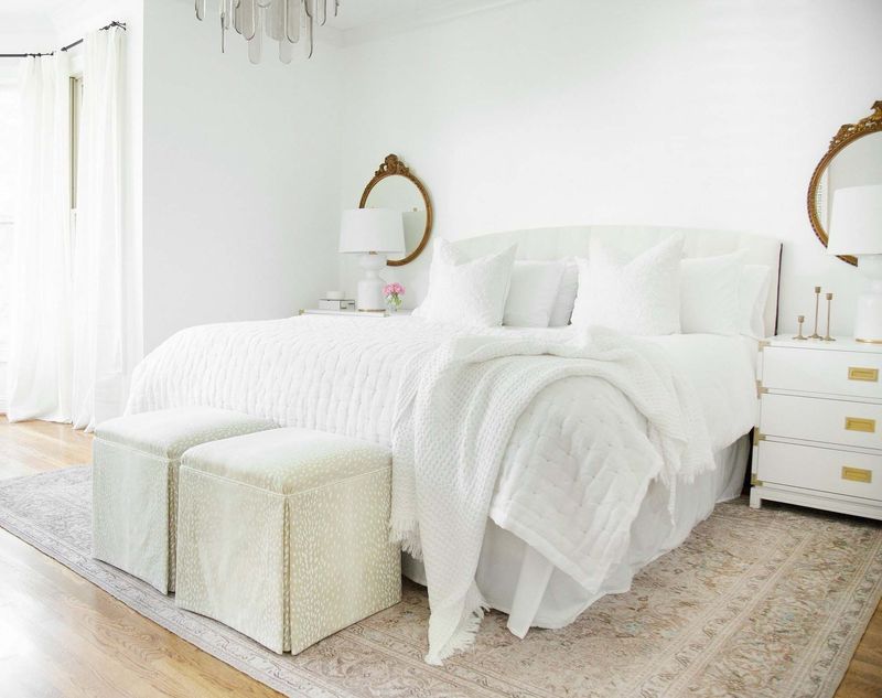 17 Colors Interior Designers Always Tell Clients To Use In A Bedroom - Decor Hint Soft White
