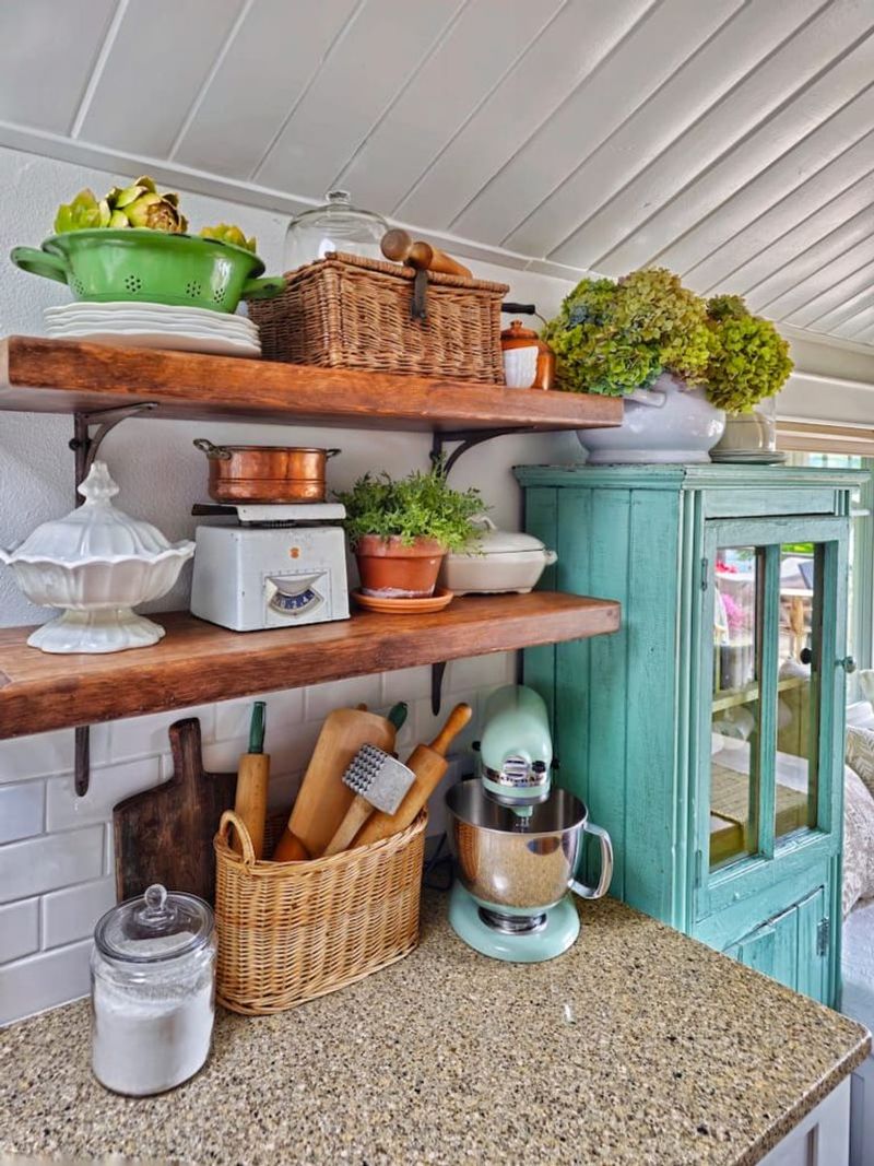How To Achieve Country Chic Style In Your Kitchen: 17 Simple Tips - Decor Hint Display Vintage Kitchenware