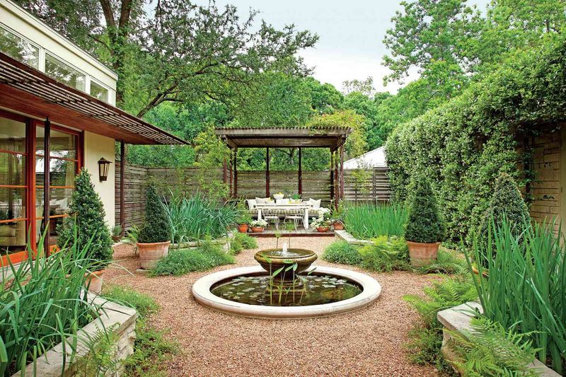 13 Southern-Ready Exterior Design Ideas Taking Over Mississippi Homes - Decor Hint Courtyard Gardens With Privacy Walls