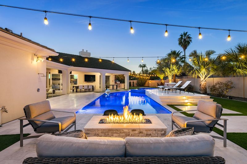 6 Types Of Homes Arizona Agents Say Will Drop In Price And 6 Destined To Rise Fast - Decor Hint Resort-Style Homes With Outdoor Living