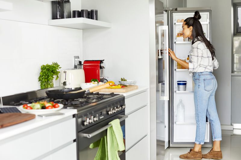 12 Things Making Texas Kitchens A No-Go For Homebuyers - Decor Hint Inconsistent Appliance Finishes