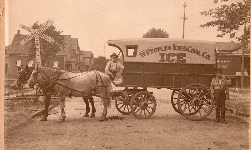 22 Photos That Show What American Homes Truly Looked Like 100 Years Ago - Decor Hint Icebox Deliveries