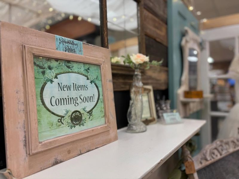 Simple Weekend DIY Ideas Catching On In Illinois - Decor Hint Reclaimed Window Picture Frames
