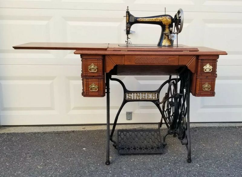 Grandma Was Right – 22 Vintage Home Staples Making A Comeback - Decor Hint Pedal Sewing Machines