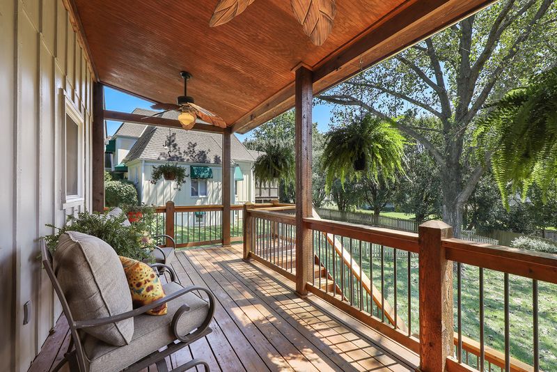 7 Kansas-Rooted Home Styles That Still Make A Lasting First Impression - Decor Hint Welcoming Porches In Classic Farmhouses
