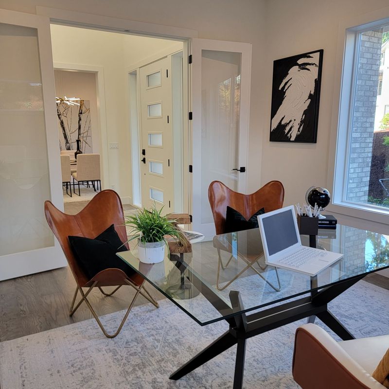 10 Common Staging Fails That Can Ruin First Impressions - And 5 That Shouldn't Exist - Decor Hint Poor Lighting Choices