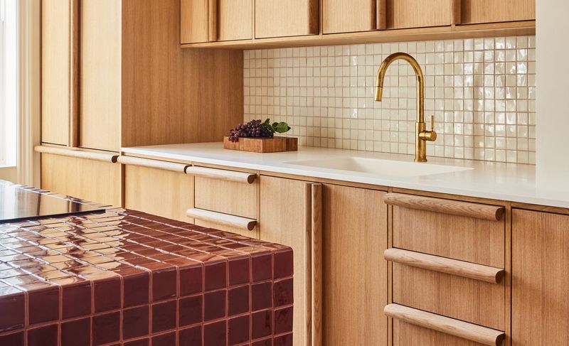 17 Kitchen Design Choices In Alabama Homes That Buyers Often Dislike - Decor Hint Tile Countertops With Wide Grout Lines