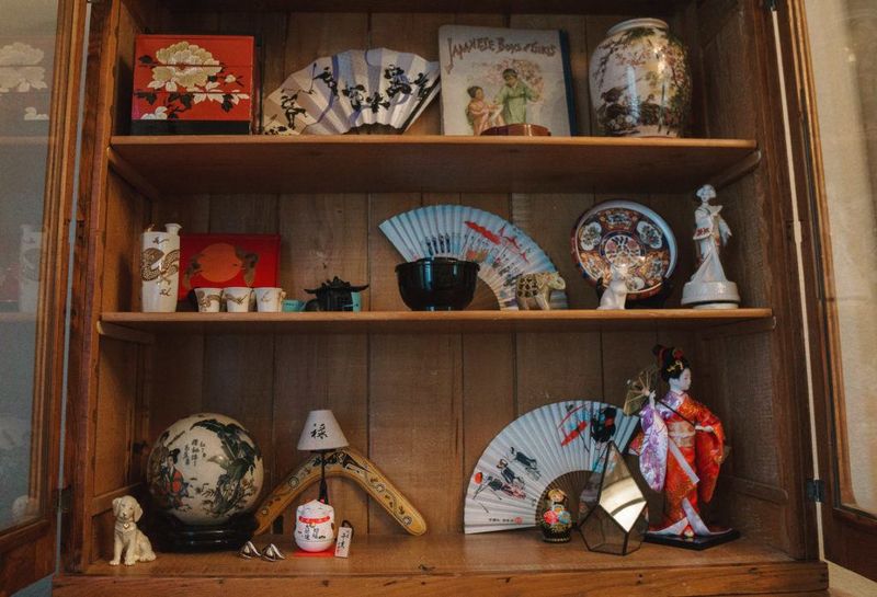15 Common Things Your Living Room Definitely Does Not Need And 6 That Should Never Be Used - Decor Hint Fragile Decorative Items