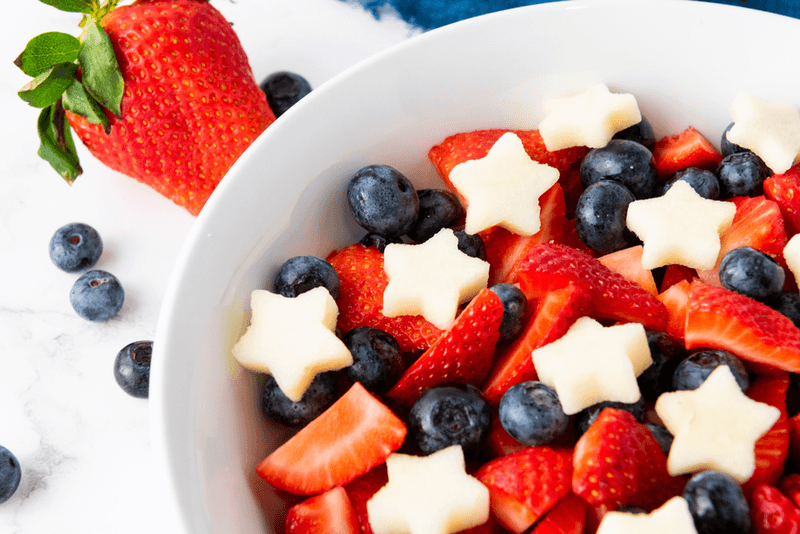 9 July 4th Decor Ideas (That Aren't Red, White & Tacky) - Decor Hint Garden-Fresh Centerpieces