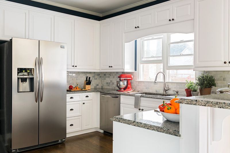 16 Kitchen Turnoffs That Send Oklahoma Homebuyers Running, Say Interior Designers - Decor Hint Cabinet Interiors That Can't Contain Modern Life