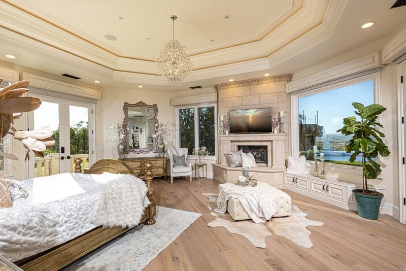 7 Features Homebuyers Love In Modern Homes Plus 4 More That Seal The Deal - Decor Hint Luxury Primary Suites