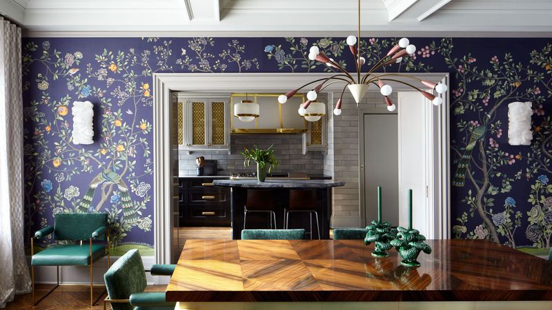 Designers In Iowa Still Use These 5 Antique Decor Elements But Avoid These 5 - Decor Hint Heavy Floral Wallpaper Overwhelms Spaces