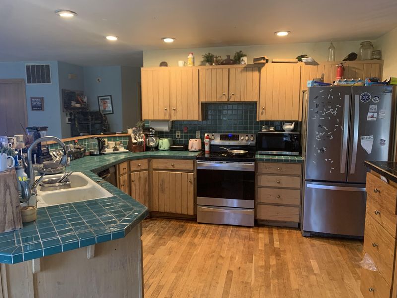 16 Kitchen Turnoffs That Send Oklahoma Homebuyers Running, Say Interior Designers - Decor Hint Countertops With Battle Scars