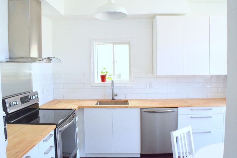 16 Kitchen Turnoffs That Send Oklahoma Homebuyers Running, Say Interior Designers - Decor Hint Butcher Block Countertops Showing Their Age