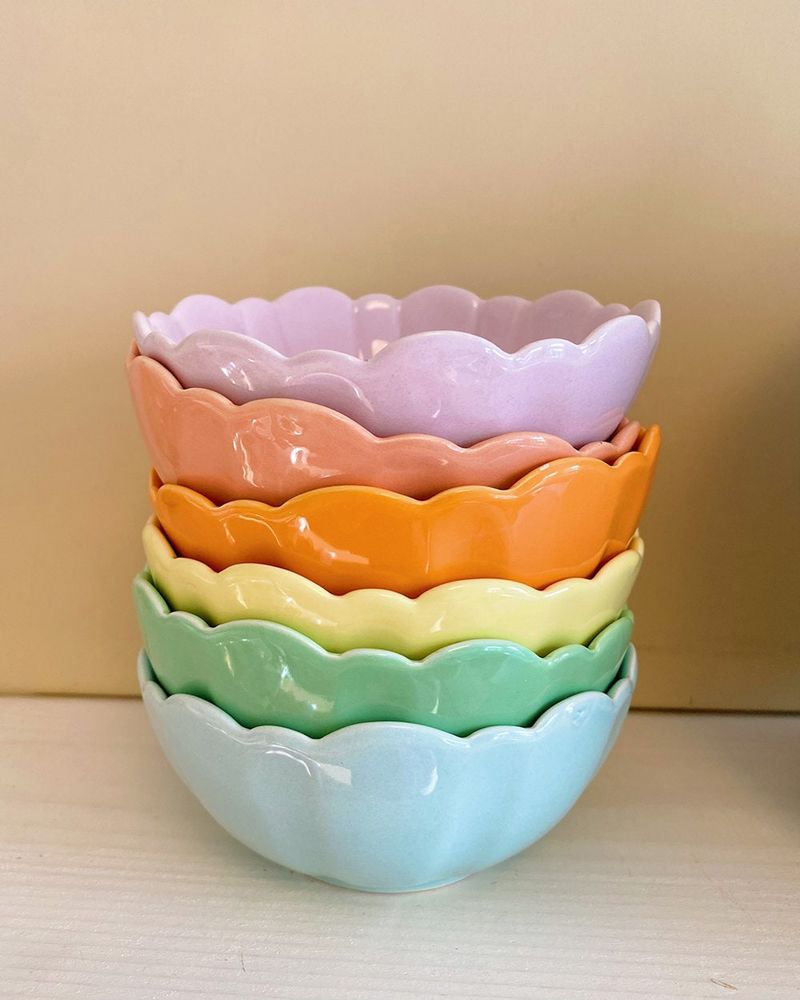 These 18 Spring Home Decor Picks Instantly Cheer Up Any Room Starting at $10 - Decor Hint Scalloped Stoneware Dessert Bowls