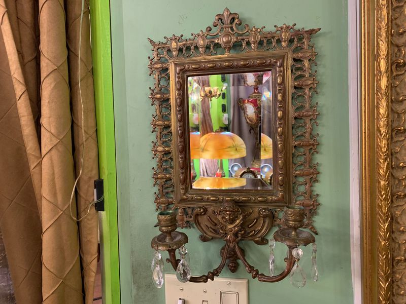 9 1900s Antiques That Looked Valuable But Weren't, And 4 That Really Were - Decor Hint Reproduced Victorian-Style Mirrors