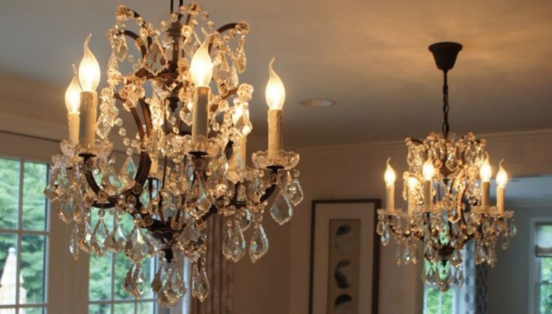 11 Timeless Decorating Trends From Idaho Homes That Blend Rustic And Elegant - Decor Hint Metal And Crystal Light Fixtures