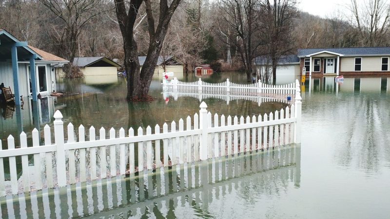 11 Home Types In Illinois Set To Fall In Value (And 9 That Could Be Smart Buys) - Decor Hint Homes in Flood-Prone River Areas