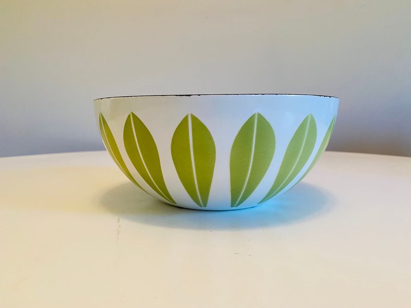 The 12 Most Overrated Antiques In 2025 (And What To Collect Instead) - Decor Hint China Dinnerware Sets: Formal Dust Gatherers