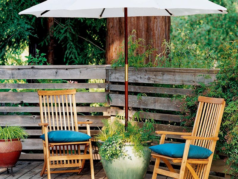 15 Backyard Micro-Oasis Ideas For Small Outdoor Spaces - Decor Hint Shade Solutions Like Umbrellas Or Sails