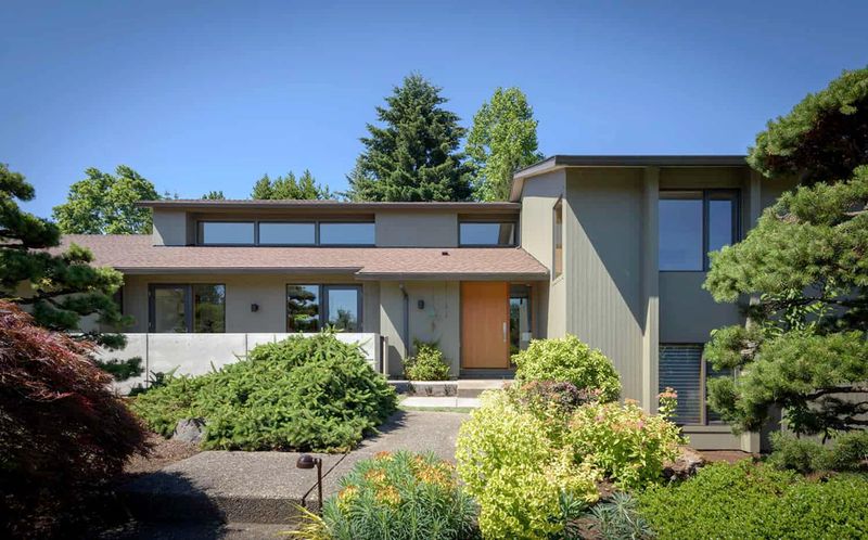 5 California Property Types Worth Watching Now And 8 Investors Should Be Cautious Of By The End Of 2025 - Decor Hint Multi-Level Homes With Poor Natural Light