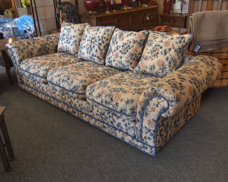 Ditch These 12 Outdated Sofa Colors In California, Choose These Timeless Ones - Decor Hint Overstuffed Floral: Grandma's Hand-Me-Down
