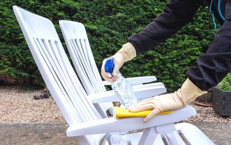 9 Items To Avoid On Your Oklahoma Porch And 4 That Add Value - Decor Hint Unsealed Decorative Items Collect Mold
