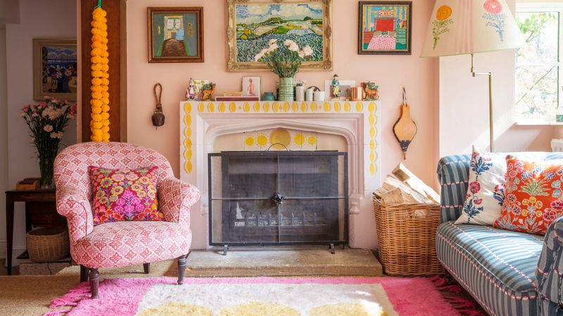 8 Velvet Sofa Styling Secrets From Interior Designers - Decor Hint Eclectic Mix
