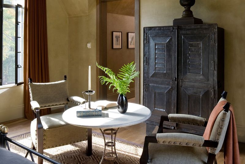 22 Ways To Use Antiques In Your Home Without It Looking Like A Museum - Decor Hint Scale Matters