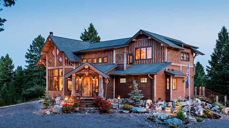 2025's Take On 8 Rustic Exterior Styles From Montana Lodges You'll Want To Try - Decor Hint Mixed Wood Siding For Texture And Depth