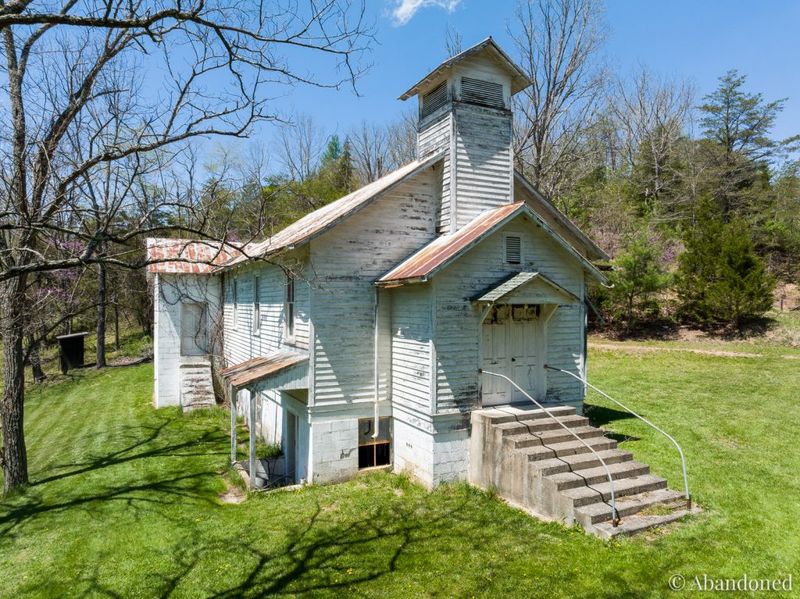 16 Frontier Mansions In Missouri That Are Now Bare Foundations - Decor Hint Abandoned Structure In Christian County