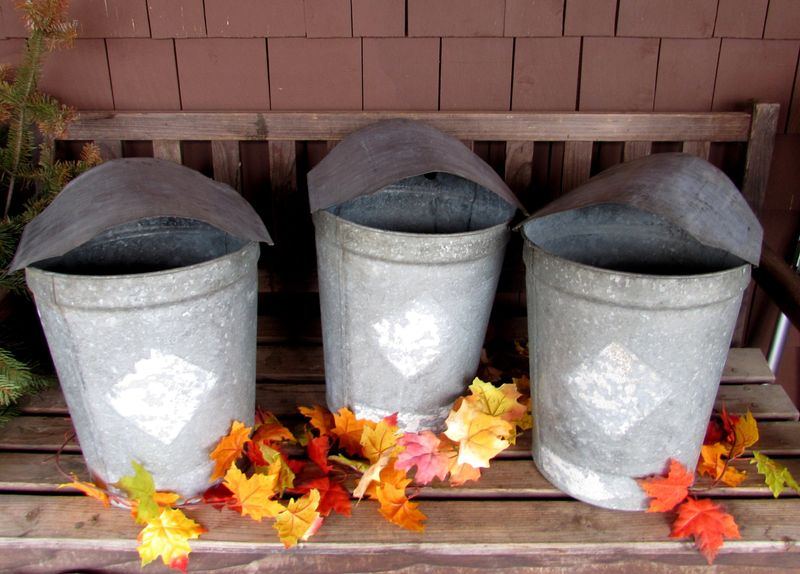 12 Cozy Decor Ideas Inspired By Vermont Cabin Homes - Decor Hint Maple Syrup Tap Bucket Collections