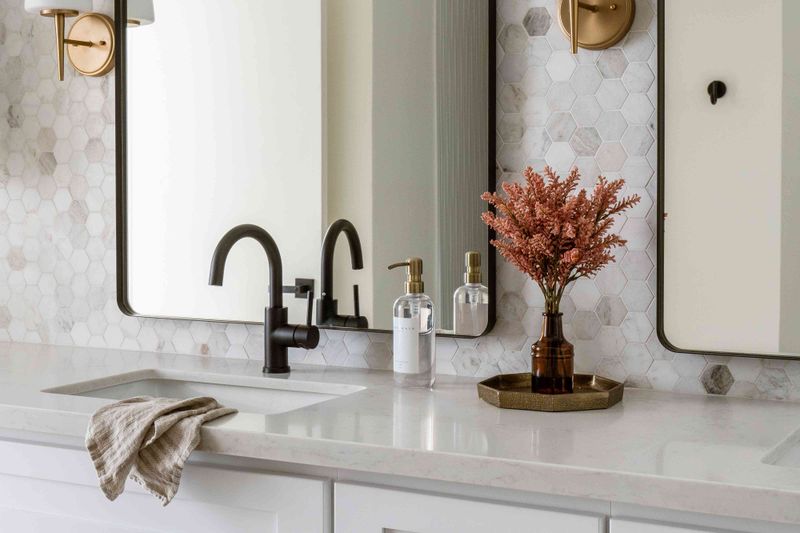 19 Game-Changing Home Styling Tricks You'll Wish You Knew Sooner - Decor Hint Use trays to organize and elevate clutter