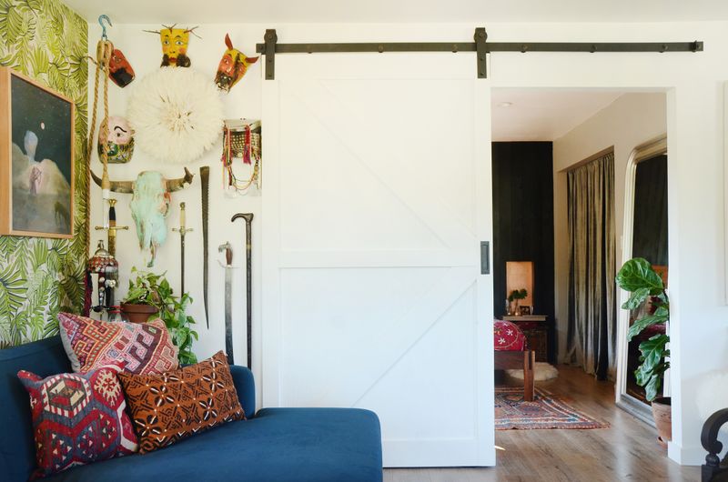 12 Bathroom Upgrades You'll Spot All Over Modern New York Apartments - Decor Hint Space-Saving Pocket Doors