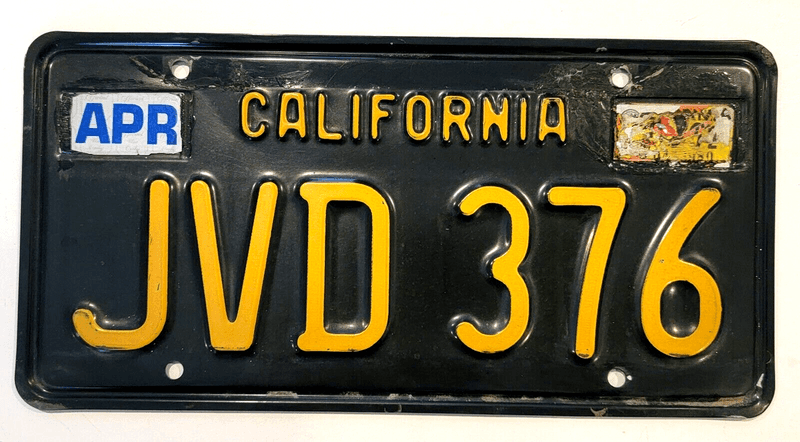 6 California Vintage Collectibles To Watch In 2025 (And 6 to Skip) - Decor Hint Vintage California License Plates