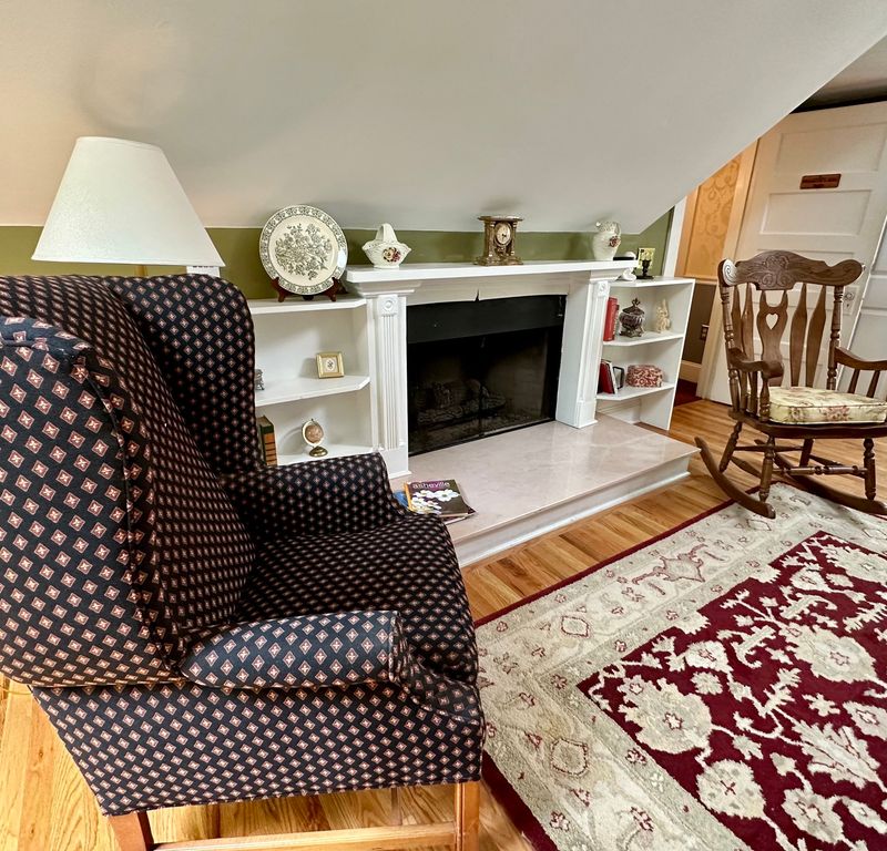 9 Bedroom Decor Tricks That North Carolina Natives Swear By - Decor Hint Rocking Chair Reading Nooks