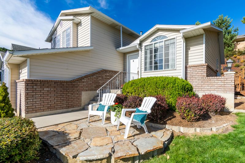 Create A Front Yard Sitting Area