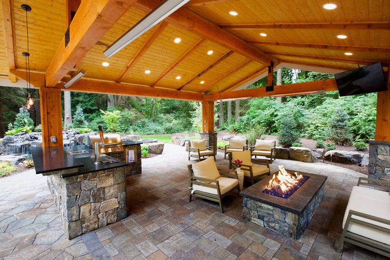 10 Outdoor Space Styles Showing Up In Washington Homes And 4 That Are Starting To Disappear - Decor Hint Covered Outdoor Living Rooms