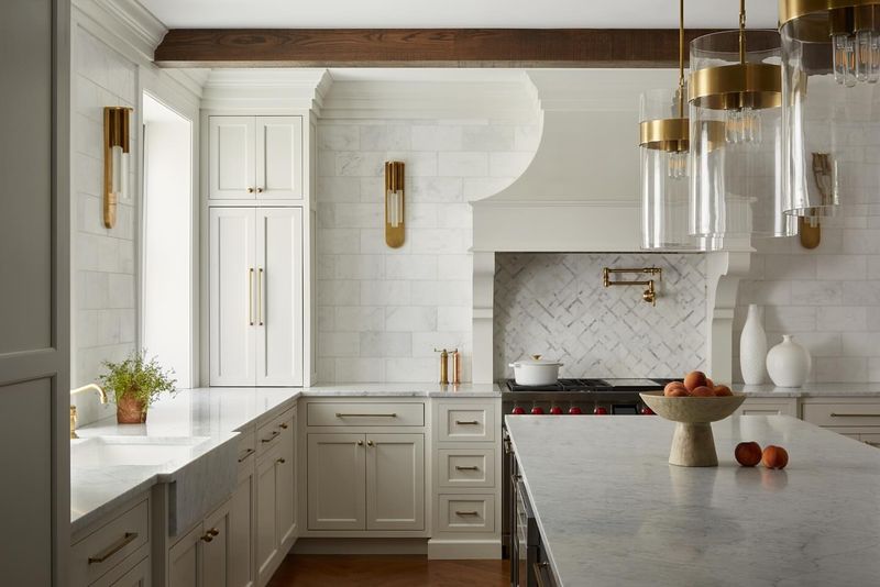 6 Kitchen Trends On The Rise (With 8 Classic Looks That Never Fail) - Decor Hint Pendant Lighting