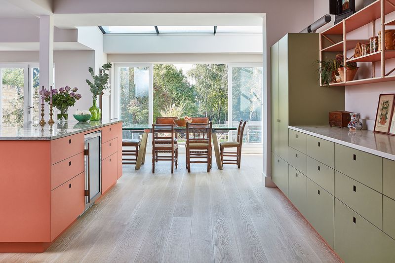 7 Kitchen Colors That Are Officially Out In Rockford Homes + 4 That Were Never Truly In Style - Decor Hint Peach Or Coral