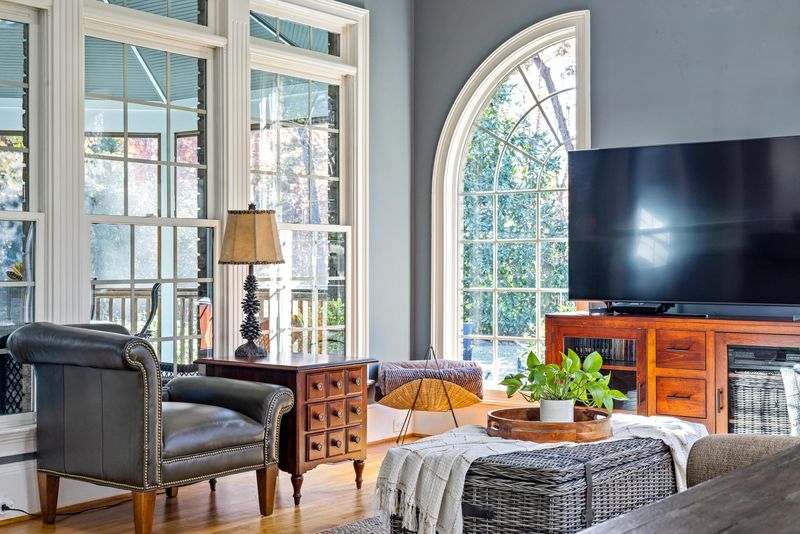19 Unrealistic HGTV Projects That Would Never Work In Lubbock Homes - Decor Hint Floor-To-Ceiling Windows