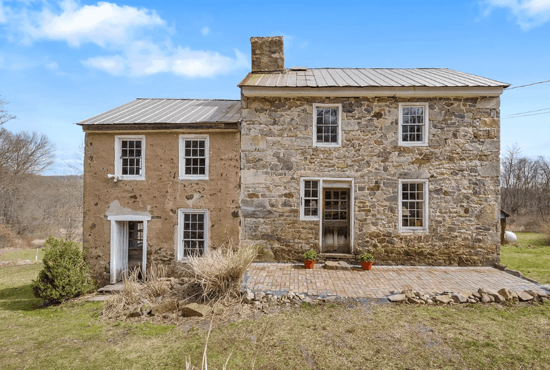 These 8 Vintage Styles Still Define Pennsylvania Homes And 3 That Didn't Last - Decor Hint Stone Farmhouses With Thick Walls
